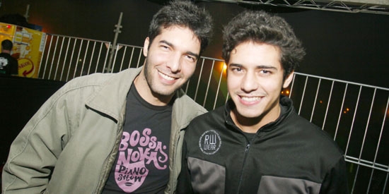 Antônio José e Pedro Henrique, da Banda RP3, em balada francana